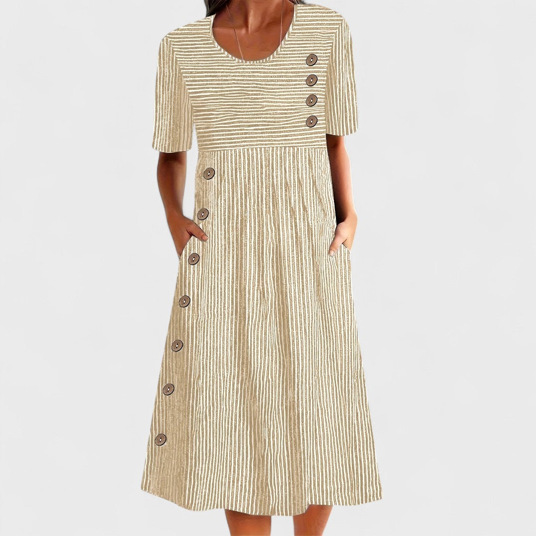 Radka | Leagues csíkos top nőies bájjal