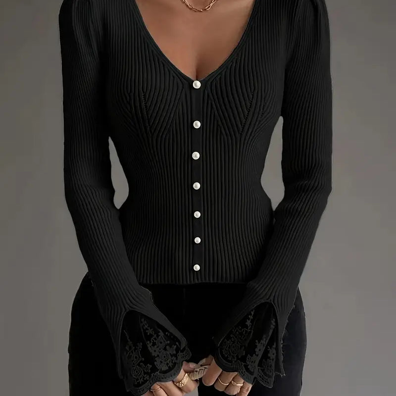 V-nyakú, csipke ujjú, rózsamintás pulóver